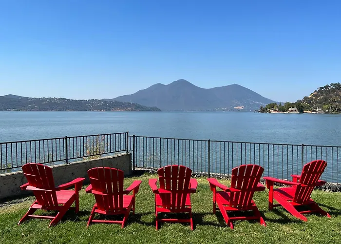 Clearlake Hotels