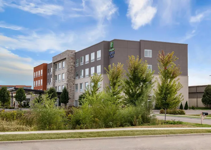 Holiday Inn Express & Suites - Madison West - Middleton By Ihg