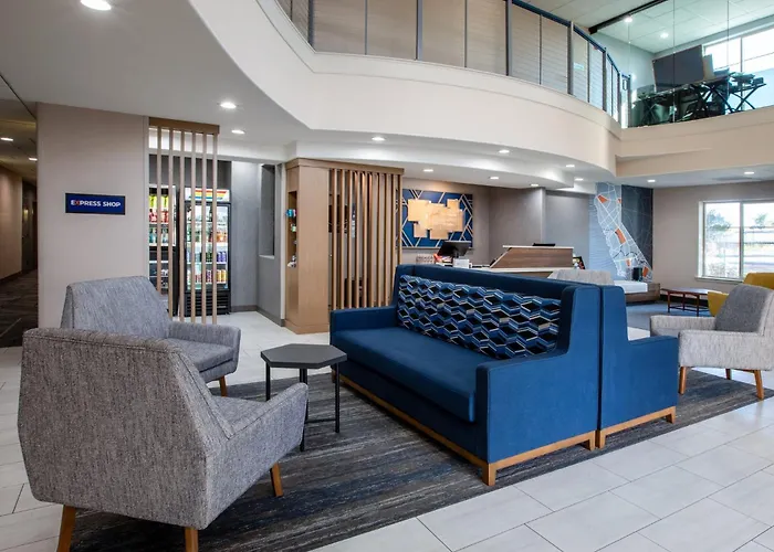 Holiday Inn Express & Suites Lathrop By Ihg