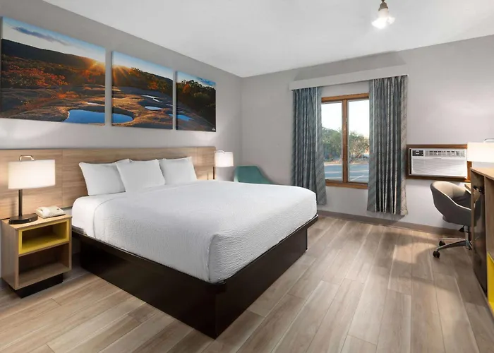 Hutchinson Hotels