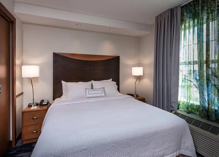 New Bedford Hotels