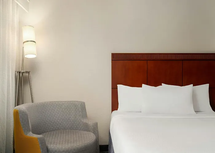 Courtyard By Marriott Salisbury Hotel