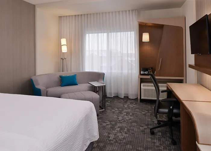 Courtyard By Marriott Toledo North