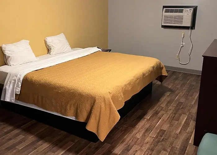 Danville Hotels