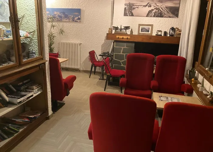 Hotel La Chaumière Garage Moto gratuit À 150 m de la gare SNCF et TMB Saint-Gervais-les-Bains