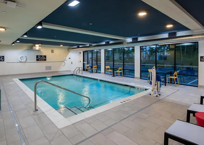 East Haven Hotels