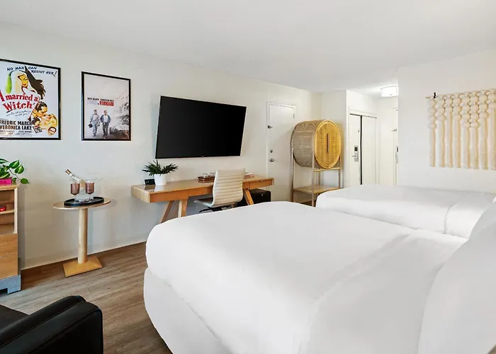 North Bay Village Hotels