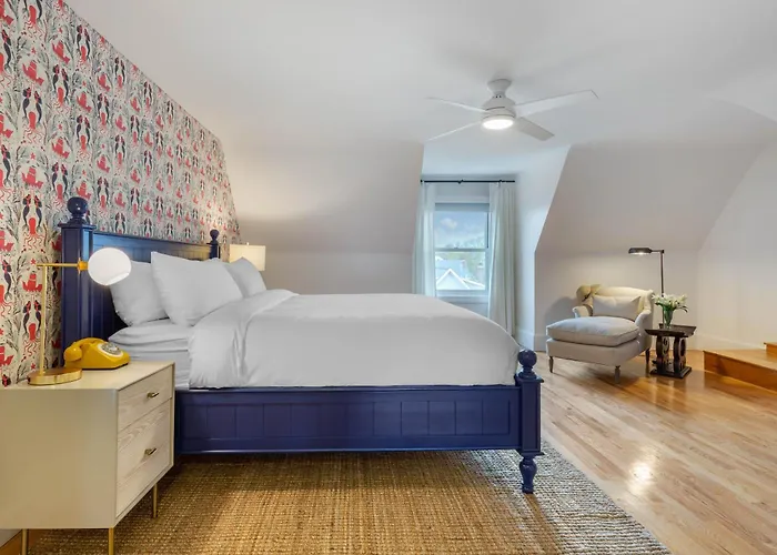 The Shore House Narragansett