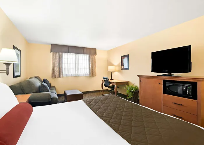 La Pine Hotels