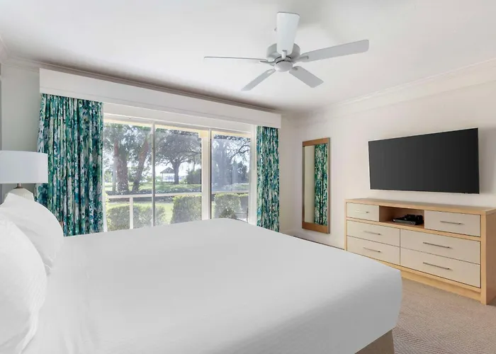 Hilton Vacation Club Charter Club Naples Bay Hotel