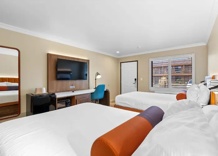 Santa Clarita Motel - Near Six Flags Magic Mountain - Valencia