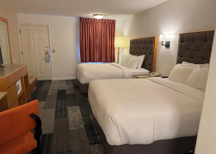 Monticello Hotels