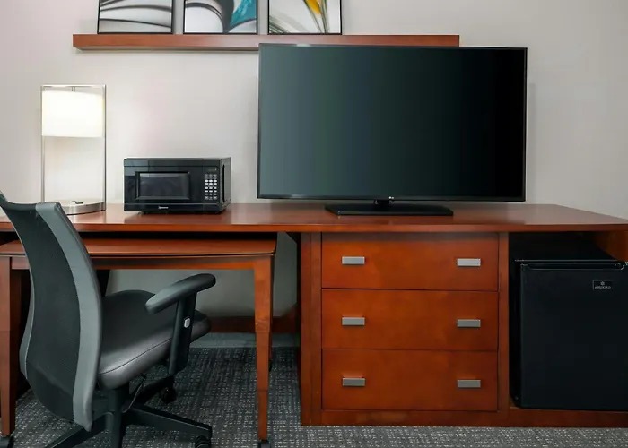 Courtyard By Marriott Asheville