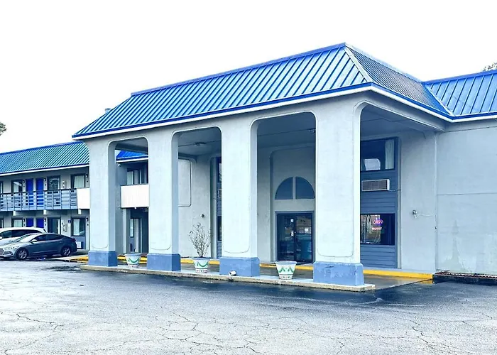 Rodeway Inn & Suites Plymouth Hwy 64