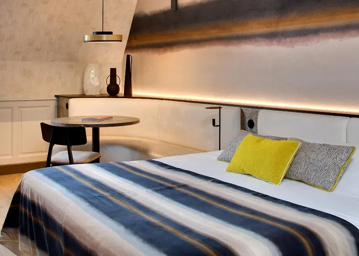 Billiers Hotels