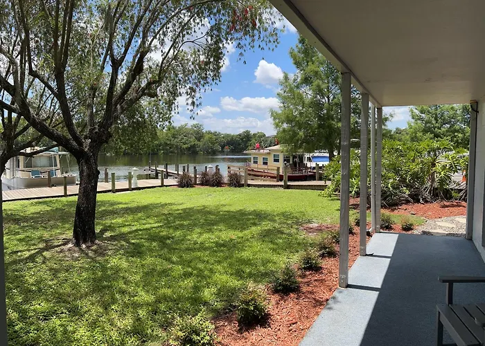 DeLand Hotels