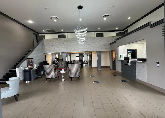 Ramada By Wyndham Tuscaloosa Hotel