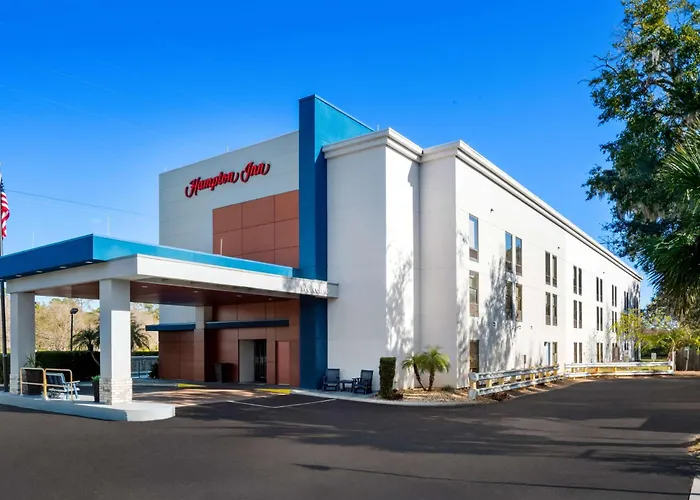 DeBary Hotels