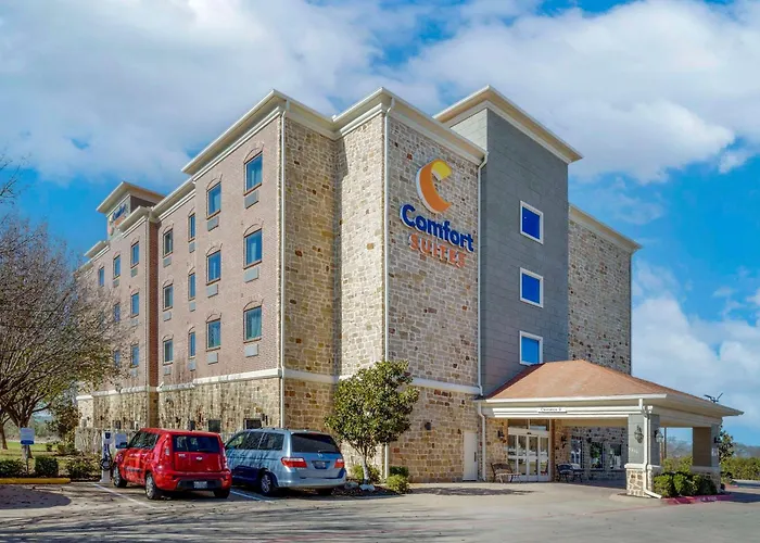 Benbrook Hotels