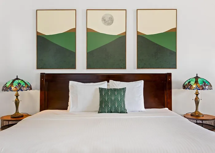 Springerville City Center Hotels
