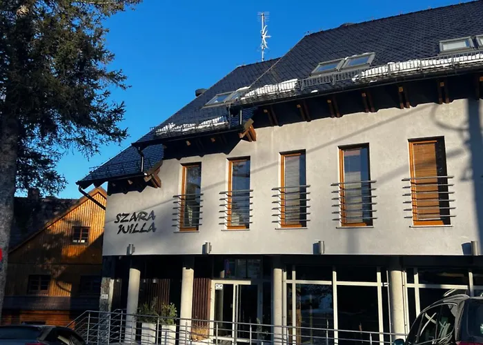 Szara Willa Tuz Przy Wyciagu Na Szrenice Schreiberhau