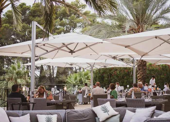 Capestang Hotels
