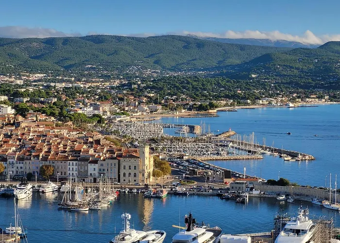 Chambre privée, piscine, pool house, cuisine d'été La Ciotat