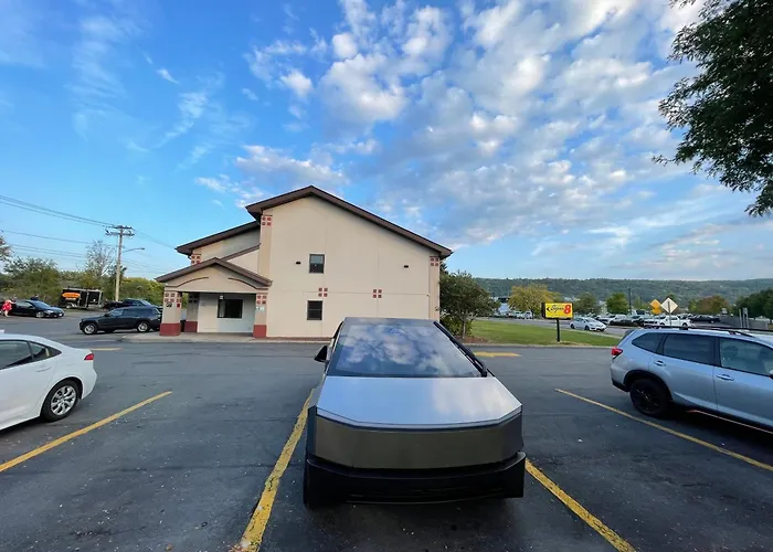 Super 8 By Wyndham Ithaca Hotel