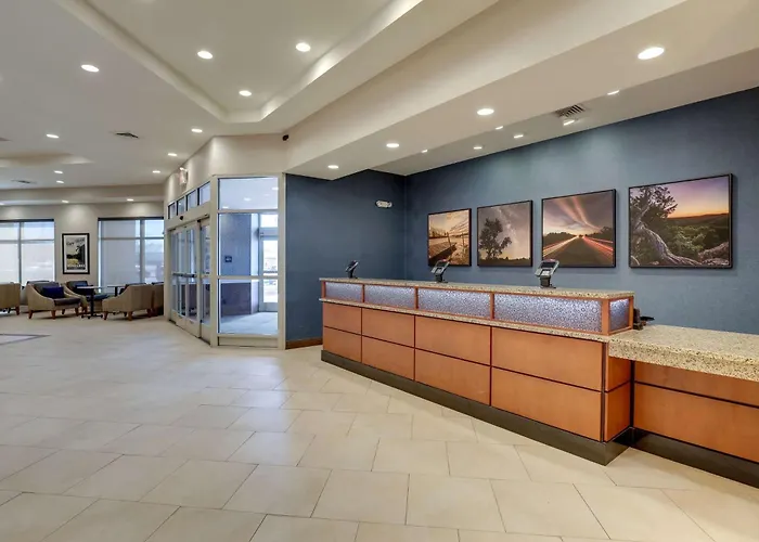 Pinckneyville Hotels