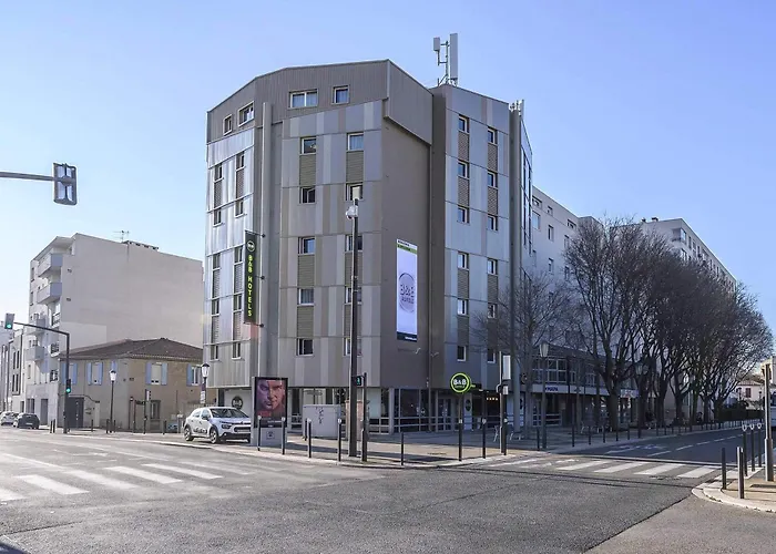 B&B HOTEL Nîmes Centre Arènes