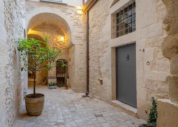 P43 Sicilian Suites