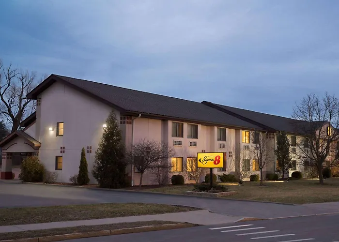 Super 8 By Wyndham Ithaca Hotel