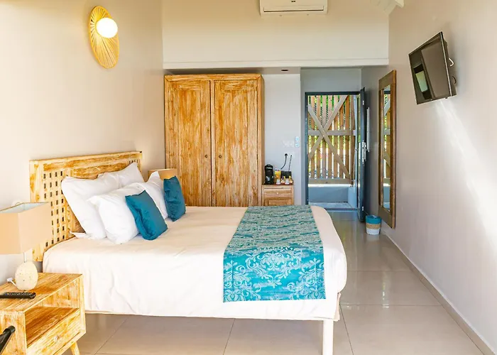 Les Galets Rouges Lodges&Spa Bouillante