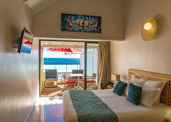 Les Galets Rouges Lodges&Spa Bouillante
