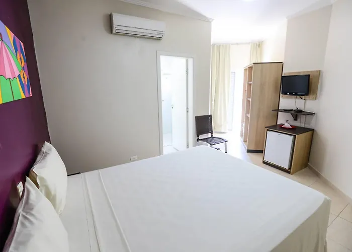 Hotel Rosa da Ilha Guaruja - 80m do mar, 02 piscinas, sala de jogos, brinquedão de percurso para crianças