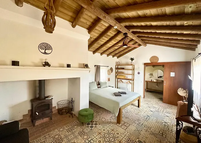 Moeder Aarde, Alpaca Farm And B&B Grândola