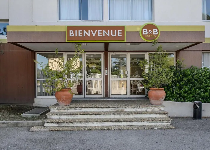 B&B HOTEL Nîmes Ville Active, parking sécurisé gratuit