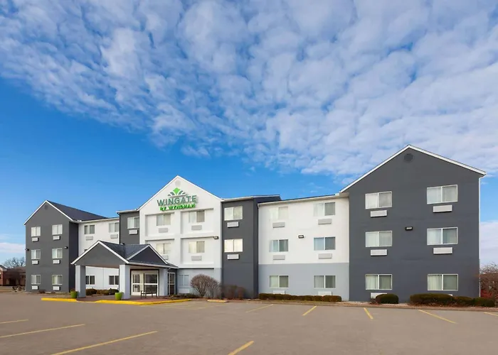 Wingate By Wyndham Marion Hotel