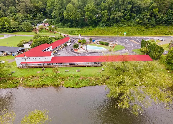 Lloyd'S On The River Country Inn By Oyo Bryson City