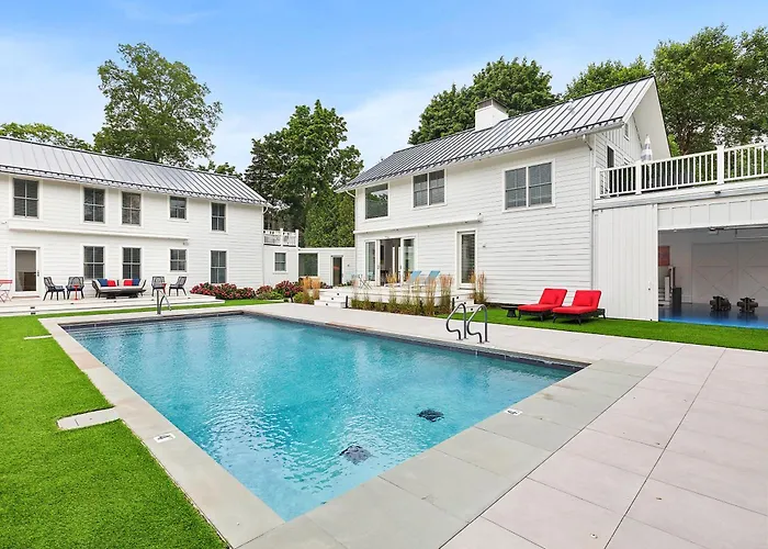 Seven Resort Style Inn Near Beach Shelter Island Heights