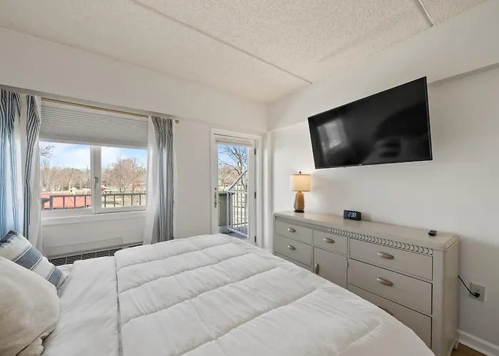 Bella Vista Suites Lake Geneva