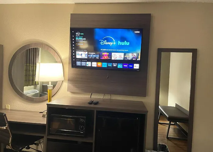 Super 8 By Wyndham Ithaca Hotel