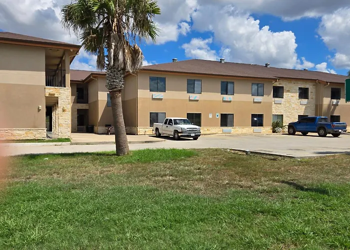 Karnes City Lodge