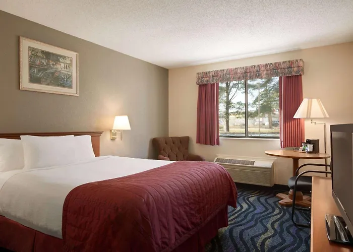 Baymont By Wyndham Logan Hotel