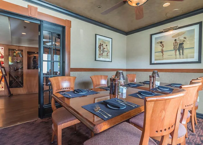 Fall River Hotels