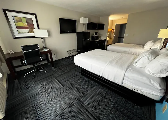Baymont By Wyndham Marinette Hotel