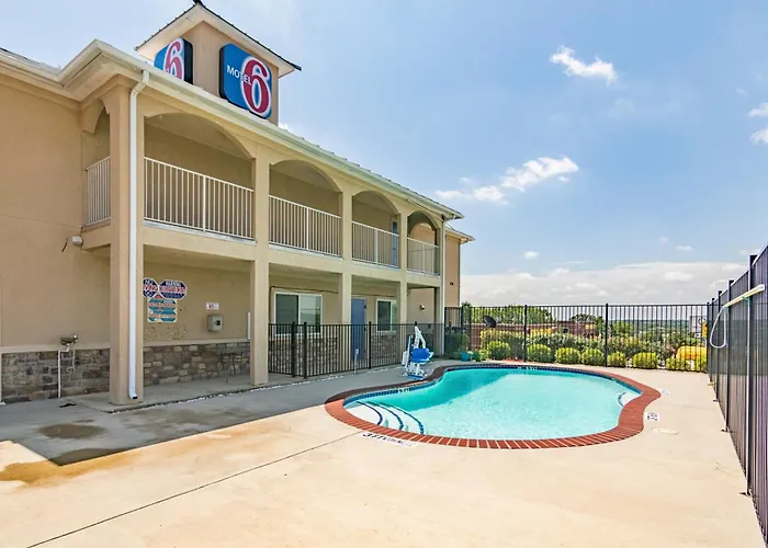Azle Hotels