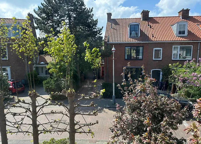 Luxury Home In Quiet Neighbourhood Near Beach