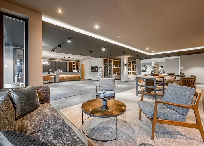 AlpenParks Hotel&Apartment Arlberg Warth mit Pool