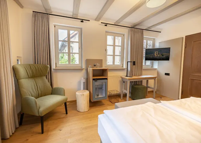 Hotels in Birkweiler